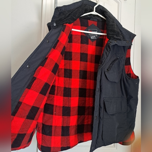 VTG IN CROWD by Celebration men's vest buffalo plaid lining rustic black red LG - Picture 6 of 10